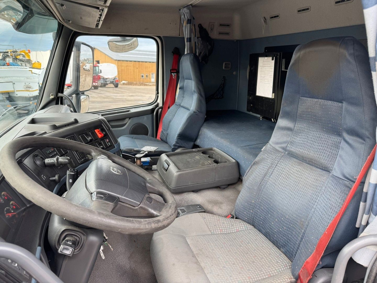 Volvo FM 440 8x2*6 24.000 l. ADR Tanktruck - Camion cisterna: foto 5 Volvo FM 440 8x2*6 24.000 l. ADR Tanktruck - Camion cisterna: foto 5