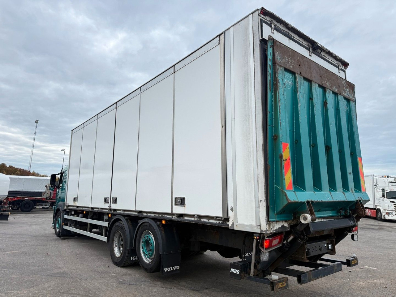 Volvo FM330 6x2*4 Carrier Supra 1050 Nordic - Autocarro frigorifero: foto 4 Volvo FM330 6x2*4 Carrier Supra 1050 Nordic - Autocarro frigorifero: foto 4