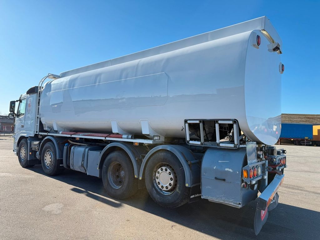 Volvo FM460 8x2*6 24.000 l. ADR Tank Volvo FM460 8x2*6 24.000 l. ADR Tanktruck - Camion cisterna: foto 4 Volvo FM460 8x2*6 24.000 l. ADR Tank Volvo FM460 8x2*6 24.000 l. ADR Tanktruck - Camion cisterna: foto 4