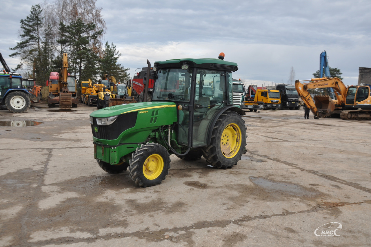 John Deere 5085 - Trattore: foto 1 John Deere 5085 - Trattore: foto 1