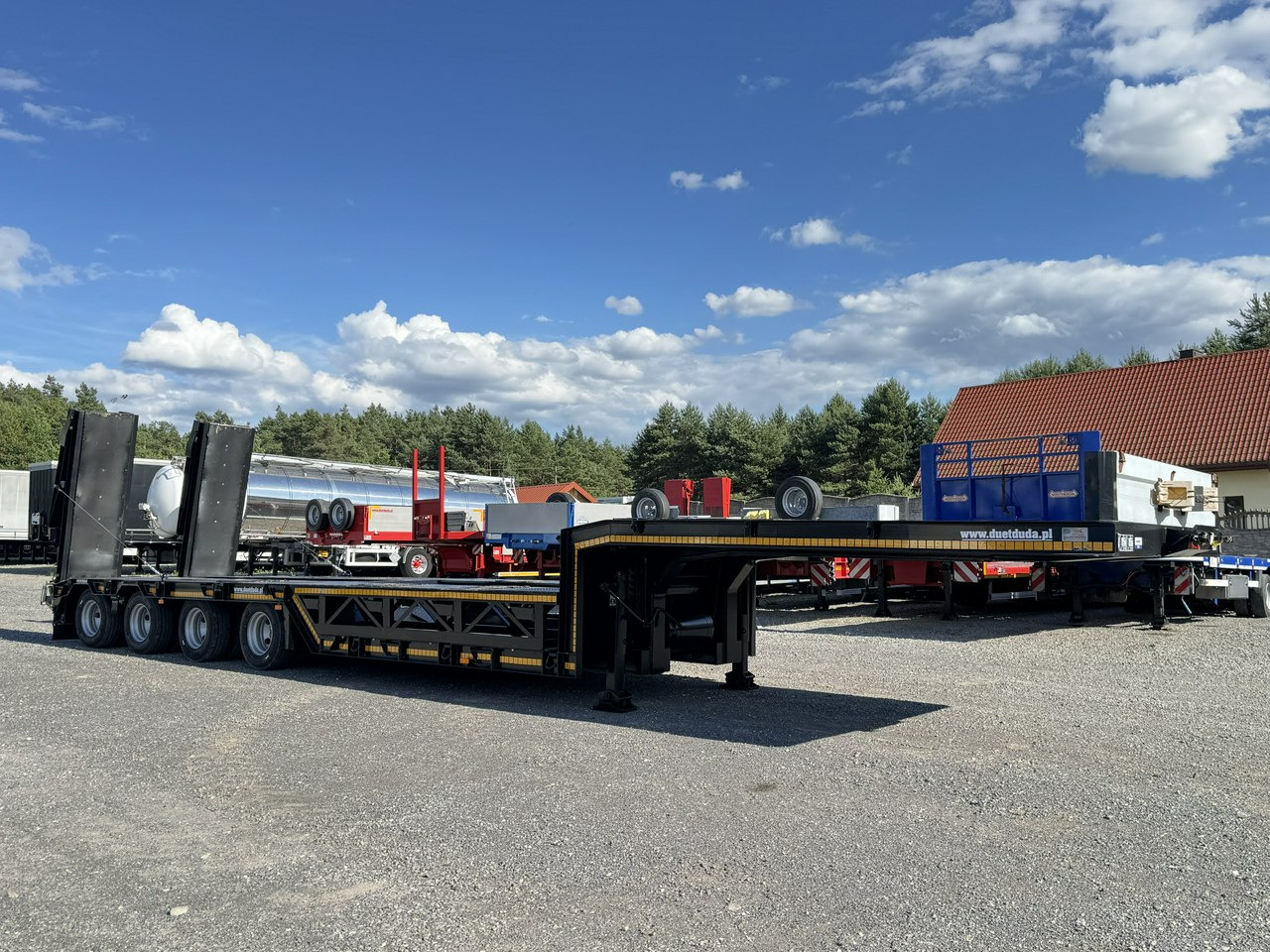 Bodex 4 osiowa NN4J Niskopodwoziówka Niskopodwozie Nowe Opony - Semirimorchio pianale ribassato: foto 5 Bodex 4 osiowa NN4J Niskopodwoziówka Niskopodwozie Nowe Opony - Semirimorchio pianale ribassato: foto 5