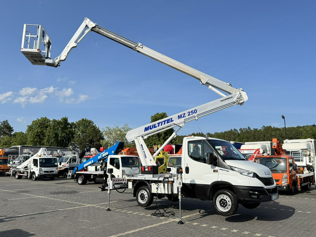 Iveco Daily 35S14 - Piattaforma autocarrata: foto 1 Iveco Daily 35S14 - Piattaforma autocarrata: foto 1