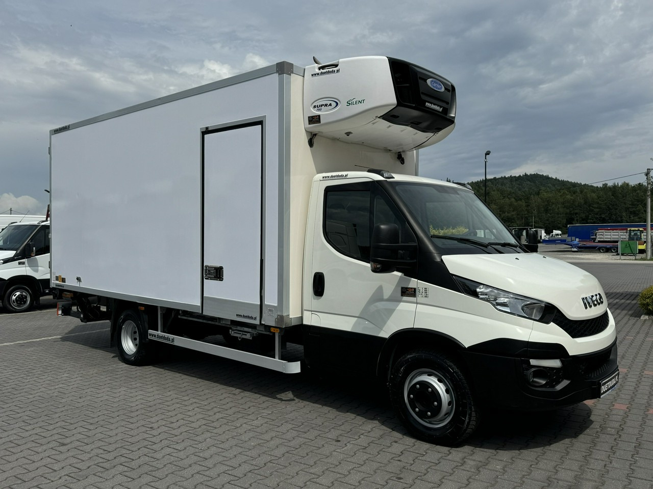 Iveco Daily 70C17 Mroźnia Agregat Carrier Supra 750 10-Palet + Winda - Furgone frigo: foto 1 Iveco Daily 70C17 Mroźnia Agregat Carrier Supra 750 10-Palet + Winda - Furgone frigo: foto 1