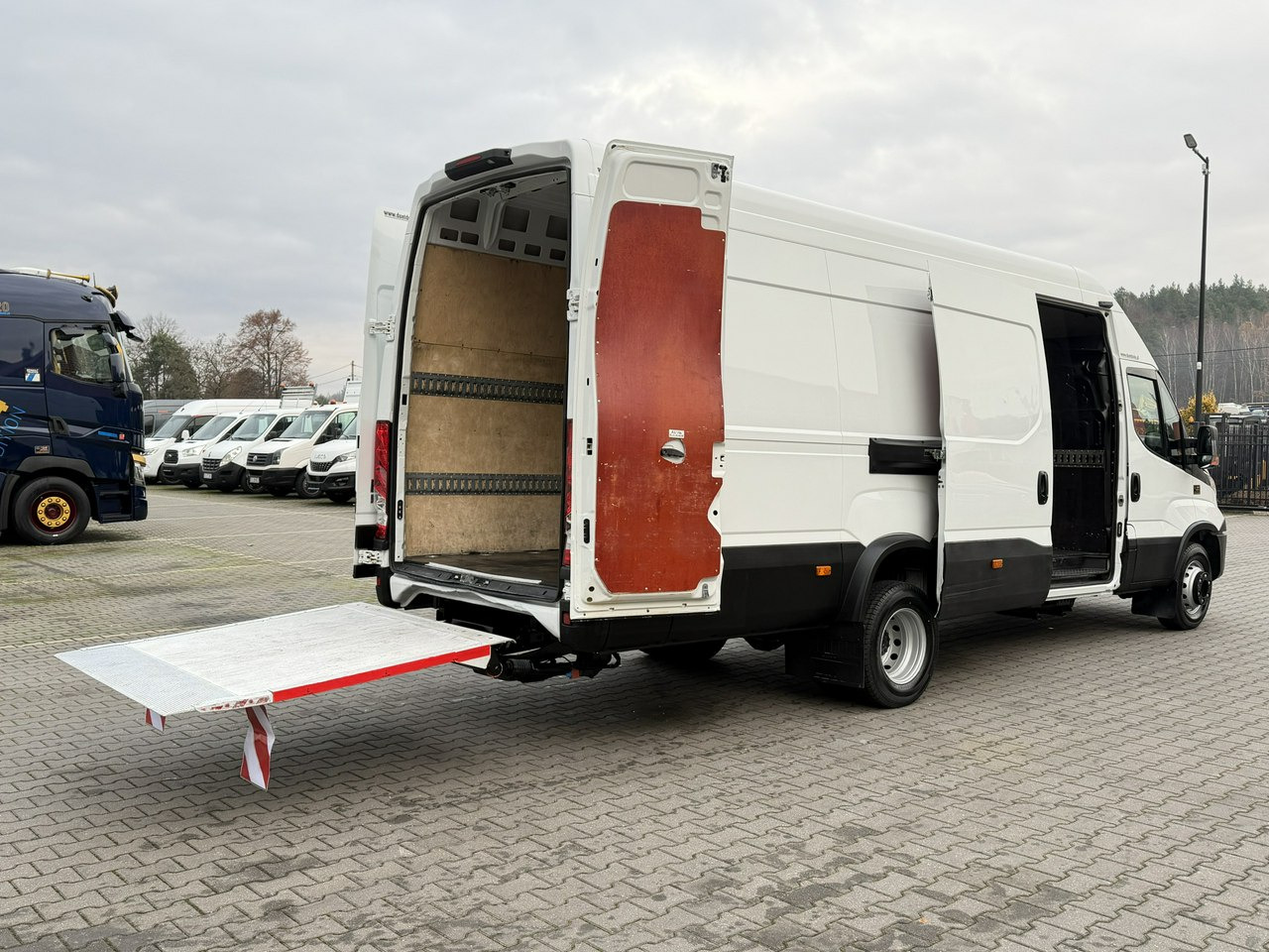 Iveco Daily 70C18 V H - Furgone chiuso: foto 5 Iveco Daily 70C18 V H - Furgone chiuso: foto 5