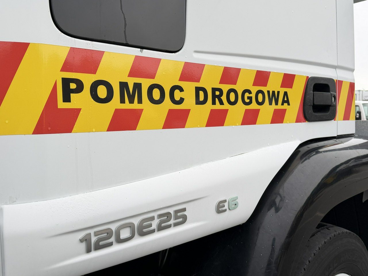 Iveco EUROCARGO 120E25 E6 Laweta Zagłebiana Platforma Pomoc Drogowa - Carro attrezzi: foto 2 Iveco EUROCARGO 120E25 E6 Laweta Zagłebiana Platforma Pomoc Drogowa - Carro attrezzi: foto 2