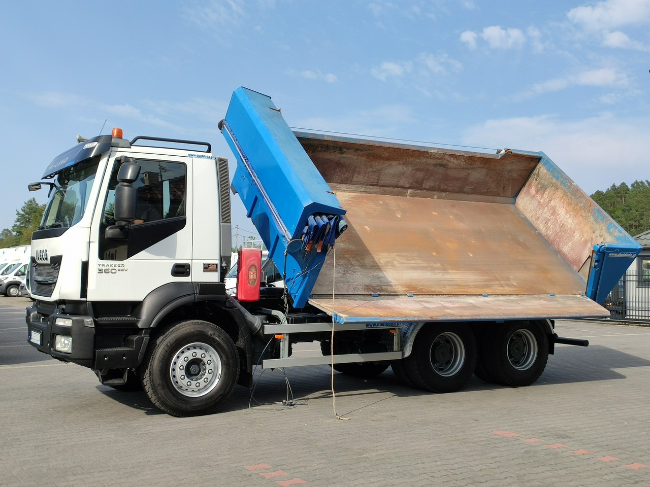 Iveco Trakker 360 EEV Manual 6x4 Wywrot 3-stronny Hydroburta Bok i Tył - Autocarro ribaltabile: foto 5 Iveco Trakker 360 EEV Manual 6x4 Wywrot 3-stronny Hydroburta Bok i Tył - Autocarro ribaltabile: foto 5
