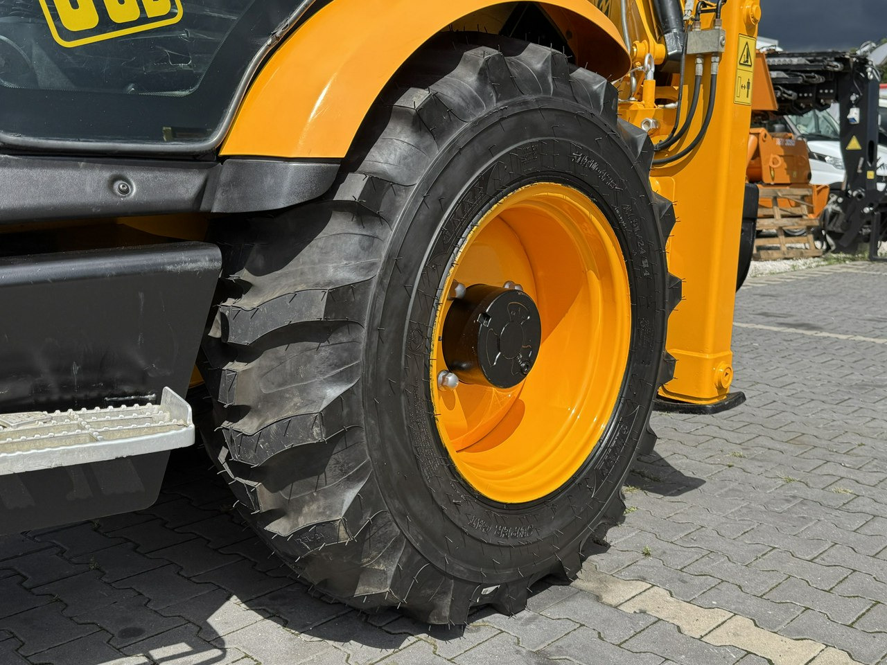 JCB MIDI CX Szybkozłącze Nowe Opony bez luzów i wycieków Super Stan - Terna: foto 5 JCB MIDI CX Szybkozłącze Nowe Opony bez luzów i wycieków Super Stan - Terna: foto 5