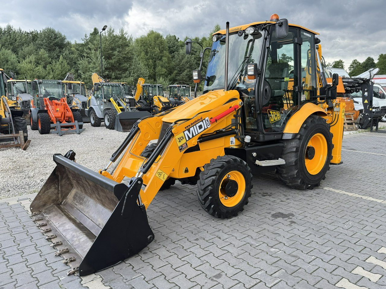 JCB MIDI CX Szybkozłącze Nowe Opony bez luzów i wycieków Super Stan - Terna: foto 4 JCB MIDI CX Szybkozłącze Nowe Opony bez luzów i wycieków Super Stan - Terna: foto 4