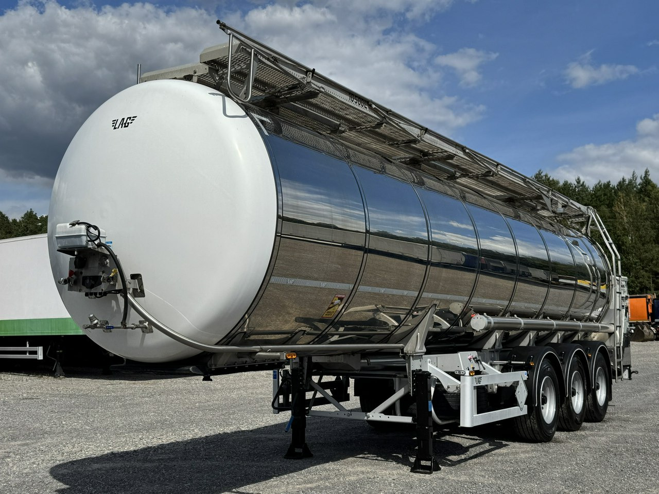 Lag Spożywcza Magyar Izolowana Webasto Pompa Elektryczna do Zrzutu - Semirimorchio cisterna: foto 2 Lag Spożywcza Magyar Izolowana Webasto Pompa Elektryczna do Zrzutu - Semirimorchio cisterna: foto 2