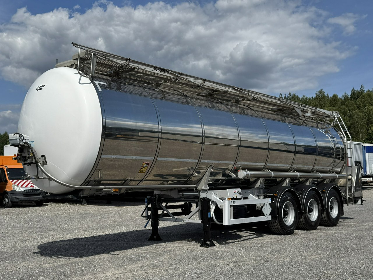 Lag Spożywcza Magyar Izolowana Webasto Pompa Elektryczna do Zrzutu - Semirimorchio cisterna: foto 4 Lag Spożywcza Magyar Izolowana Webasto Pompa Elektryczna do Zrzutu - Semirimorchio cisterna: foto 4