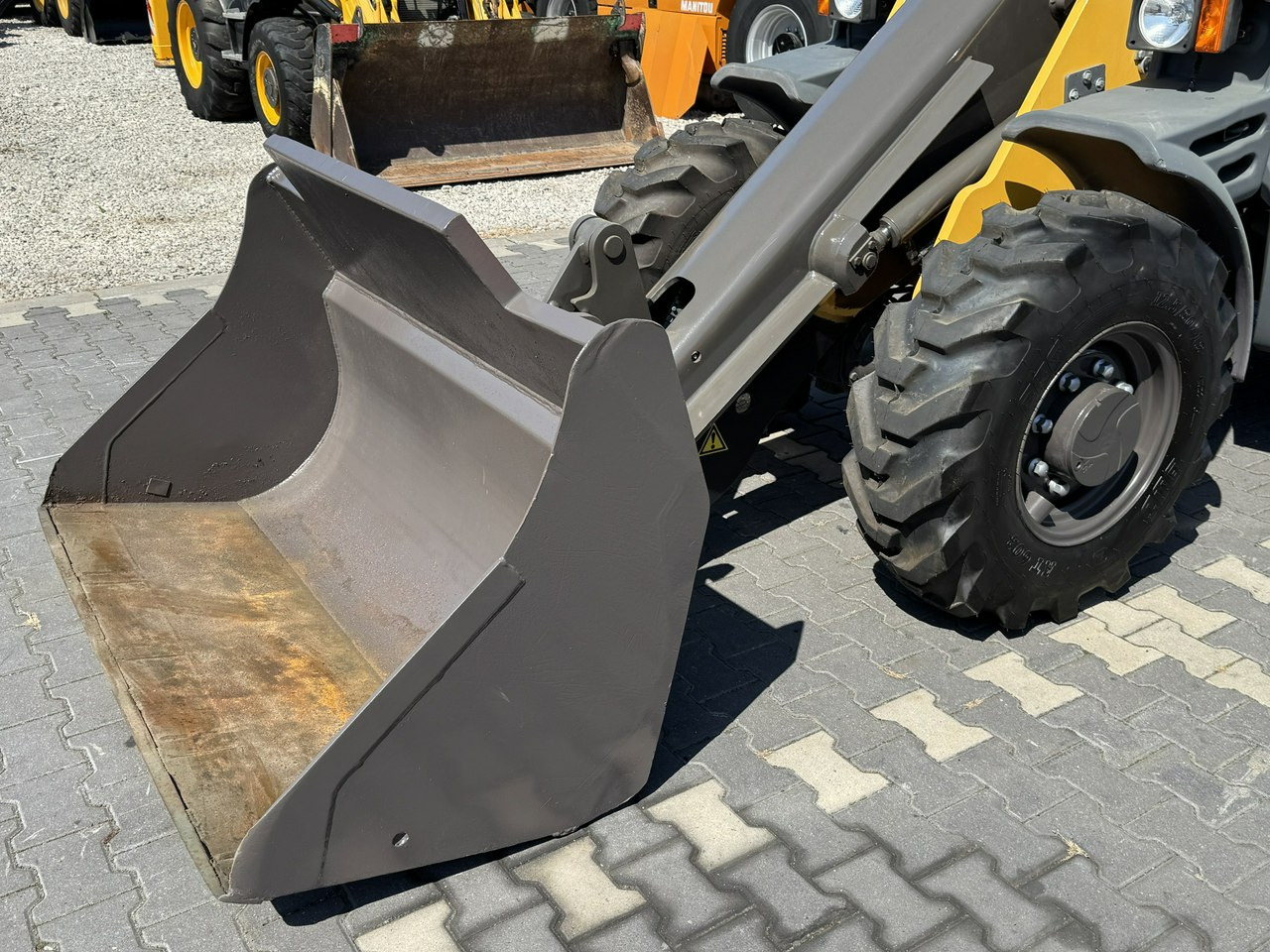 Mecalac AX 700 Szybko-Złącze Łyżka Super Stan - Pala gommata: foto 5 Mecalac AX 700 Szybko-Złącze Łyżka Super Stan - Pala gommata: foto 5