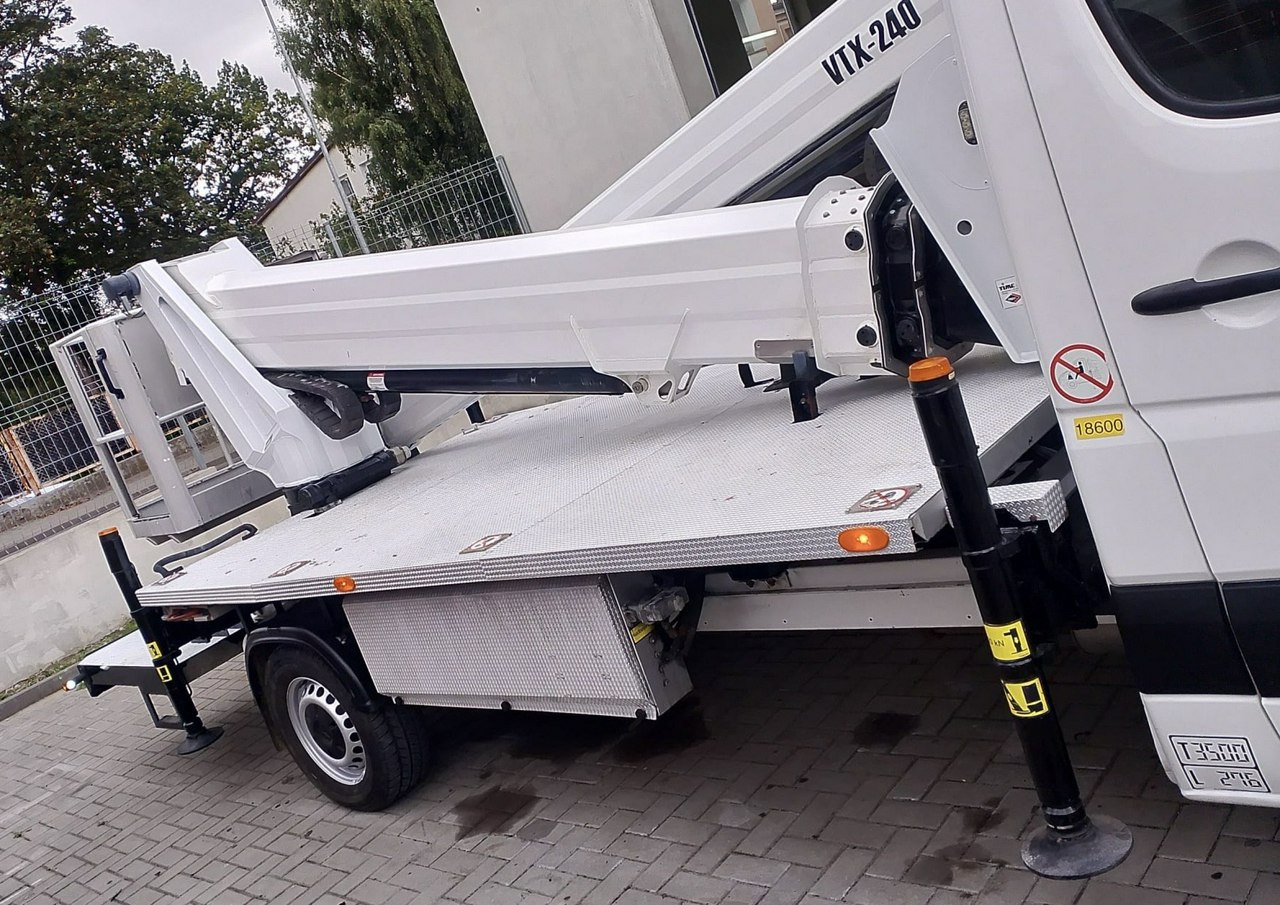 Mercedes Sprinter Zwyżka Podnośnik Koszowy VERSALIFT VTX-240 UDT - Piattaforma autocarrata: foto 4 Mercedes Sprinter Zwyżka Podnośnik Koszowy VERSALIFT VTX-240 UDT - Piattaforma autocarrata: foto 4