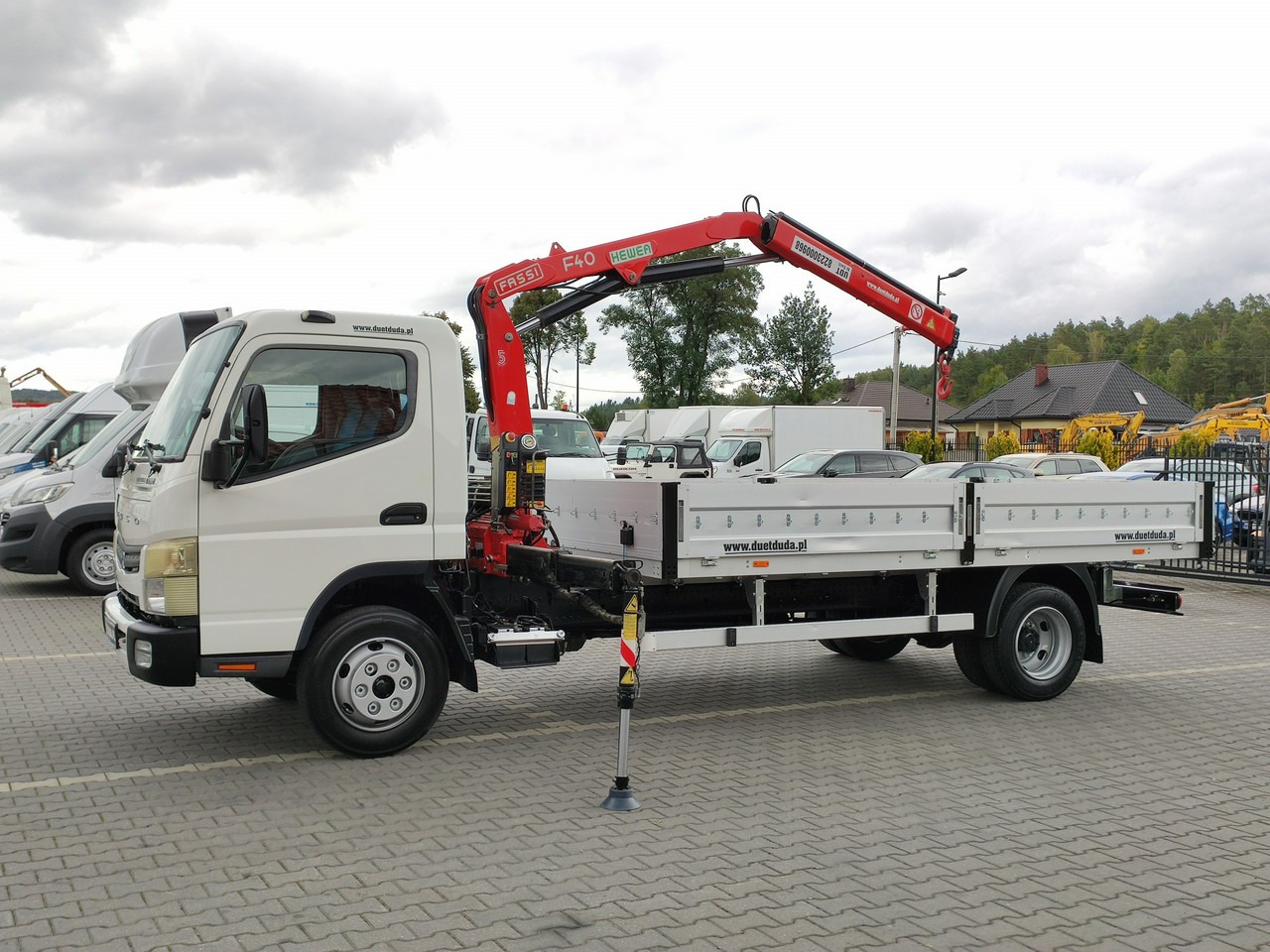 Autocarro con pianale/ Cassone fisso, Camion con gru Mitsubishi Canter Fuso 7C15 3.0/150KM HDS FASSI F40 UNIKAT Super Stan !!!: foto 6