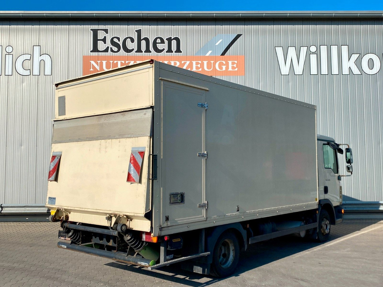 MAN TGL 8.150 Blatt/Blatt*5,5mKoffer*LBW*Seitentür MAN TGL 8.150 Blatt/Blatt*5,5mKoffer*LBW*Seitentür - Furgone box: foto 5 MAN TGL 8.150 Blatt/Blatt*5,5mKoffer*LBW*Seitentür MAN TGL 8.150 Blatt/Blatt*5,5mKoffer*LBW*Seitentür - Furgone box: foto 5