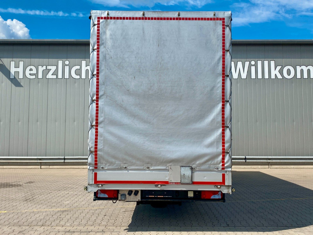 MAN TGL 8.220 I Pritsche Plane*Klima*2Tank*Automatik - Camion centinato: foto 4 MAN TGL 8.220 I Pritsche Plane*Klima*2Tank*Automatik - Camion centinato: foto 4