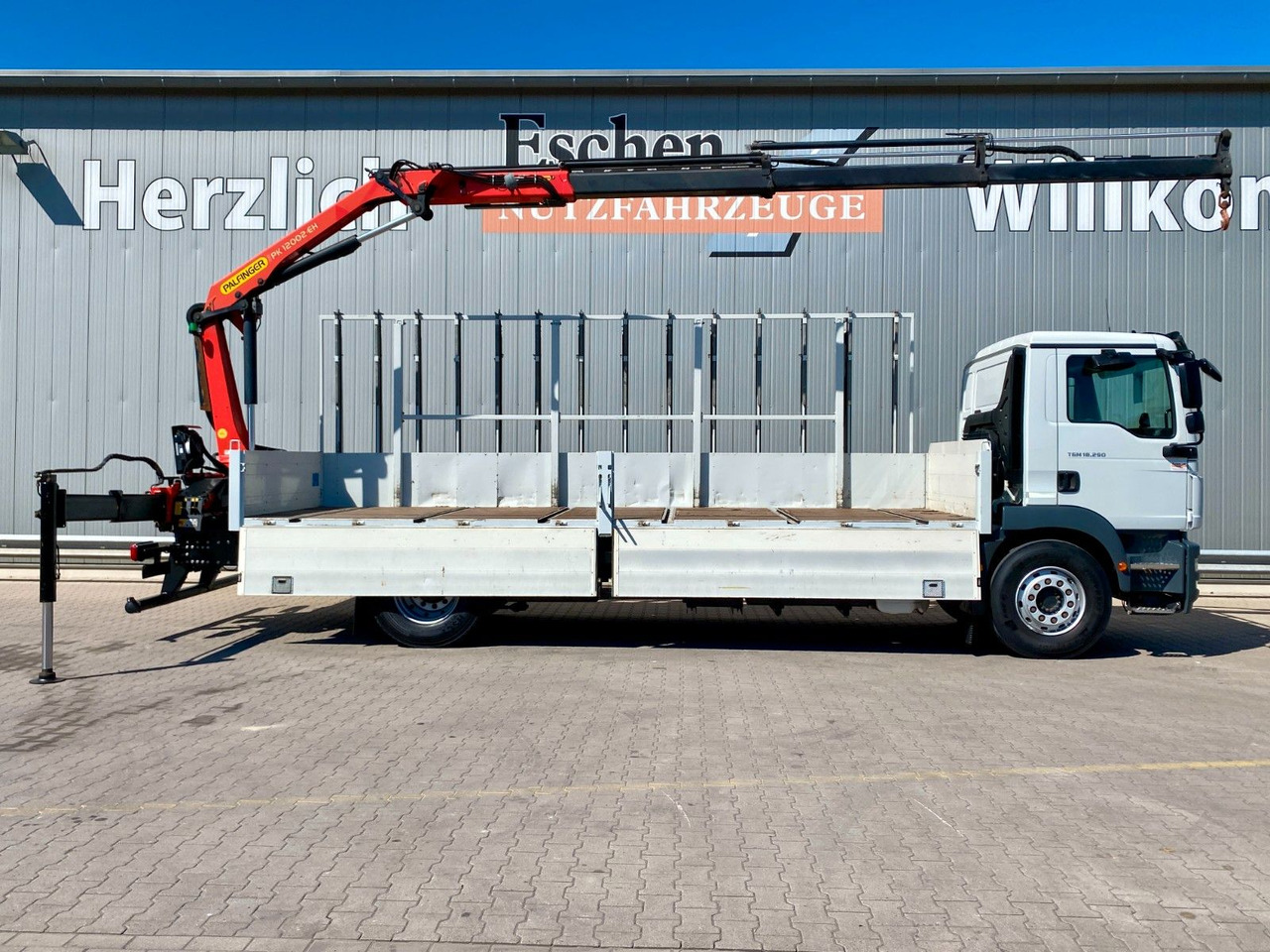 MAN TGM 18.290| Glas/HEGLA*PK12002*Funk*3x Sitze*AHK - Autocarro con pianale/ Cassone fisso, Camion con gru: foto 2 MAN TGM 18.290| Glas/HEGLA*PK12002*Funk*3x Sitze*AHK - Autocarro con pianale/ Cassone fisso, Camion con gru: foto 2