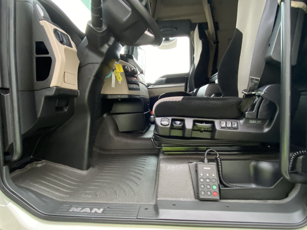 Autocarro con pianale/ Cassone fisso, Camion con gru MAN TGX 26.500 6x2-4 LL / HMF 2110 L-MC Kran: foto 12 Autocarro con pianale/ Cassone fisso, Camion con gru MAN TGX 26.500 6x2-4 LL / HMF 2110 L-MC Kran: foto 12