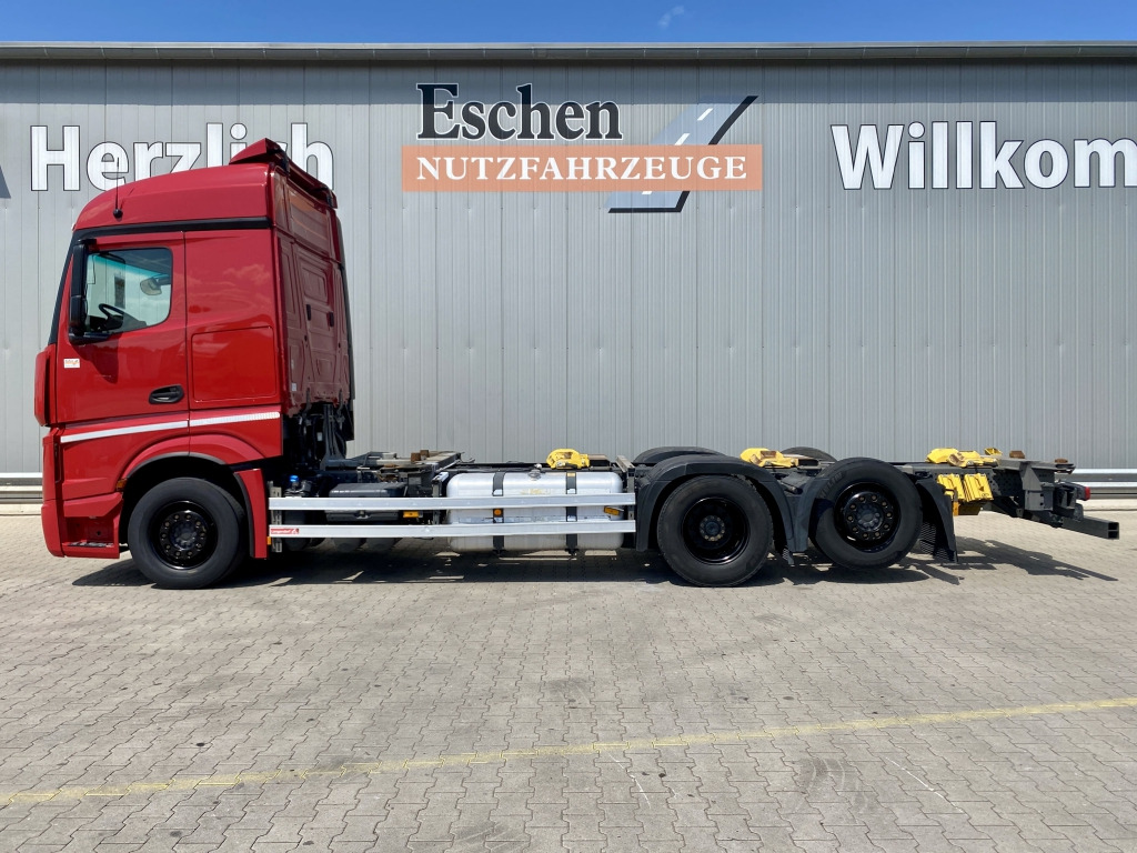 Mercedes-Benz 2546 LL 6x2 - Autocarro portacontainer/ Caisse interchangeable: foto 2 Mercedes-Benz 2546 LL 6x2 - Autocarro portacontainer/ Caisse interchangeable: foto 2
