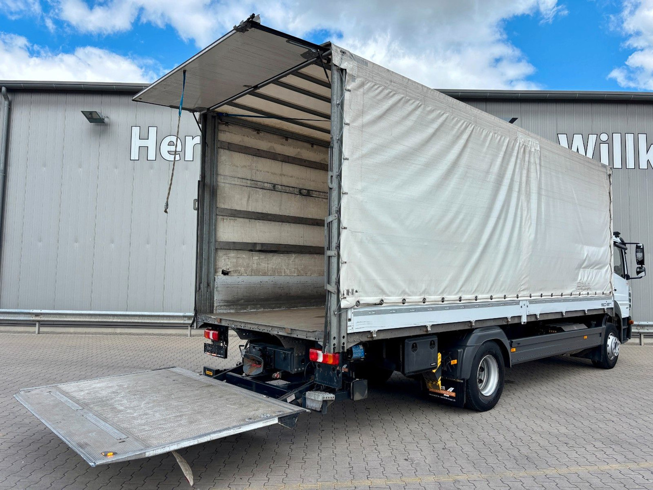 Mercedes-Benz Atego 1624 I 2,66m Höhe*Pritsche*Plane*LBW*AHK - Camion centinato: foto 5 Mercedes-Benz Atego 1624 I 2,66m Höhe*Pritsche*Plane*LBW*AHK - Camion centinato: foto 5