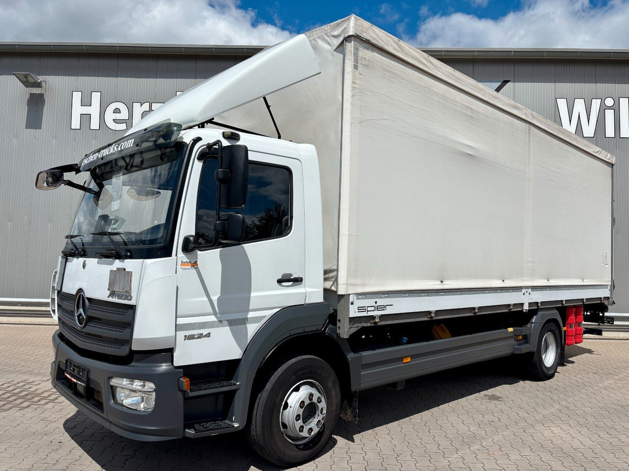 Mercedes-Benz Atego 1624 I 2,66m Höhe*Pritsche*Plane*LBW*AHK - Camion centinato: foto 1 Mercedes-Benz Atego 1624 I 2,66m Höhe*Pritsche*Plane*LBW*AHK - Camion centinato: foto 1