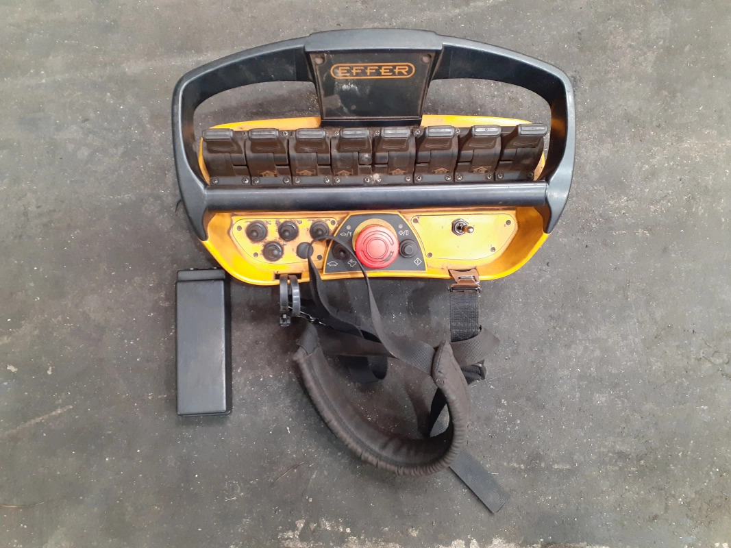 Grúa Effer 100 - 3S - Gru per autocarro per Camion: foto 1 Grúa Effer 100 - 3S - Gru per autocarro per Camion: foto 1