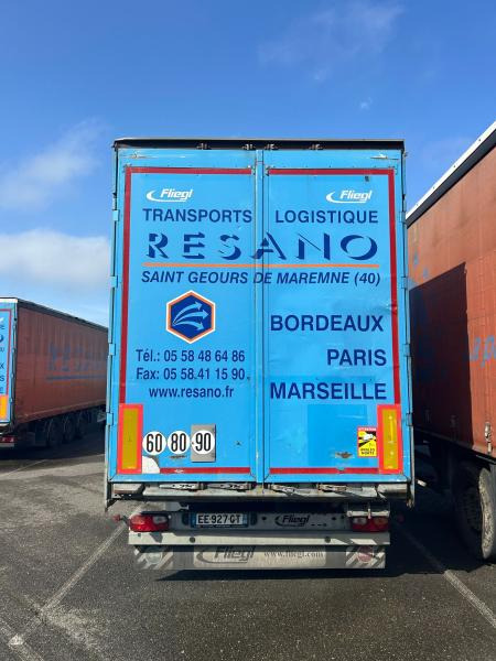 Fliegl - Semirimorchio centinato: foto 2 Fliegl - Semirimorchio centinato: foto 2