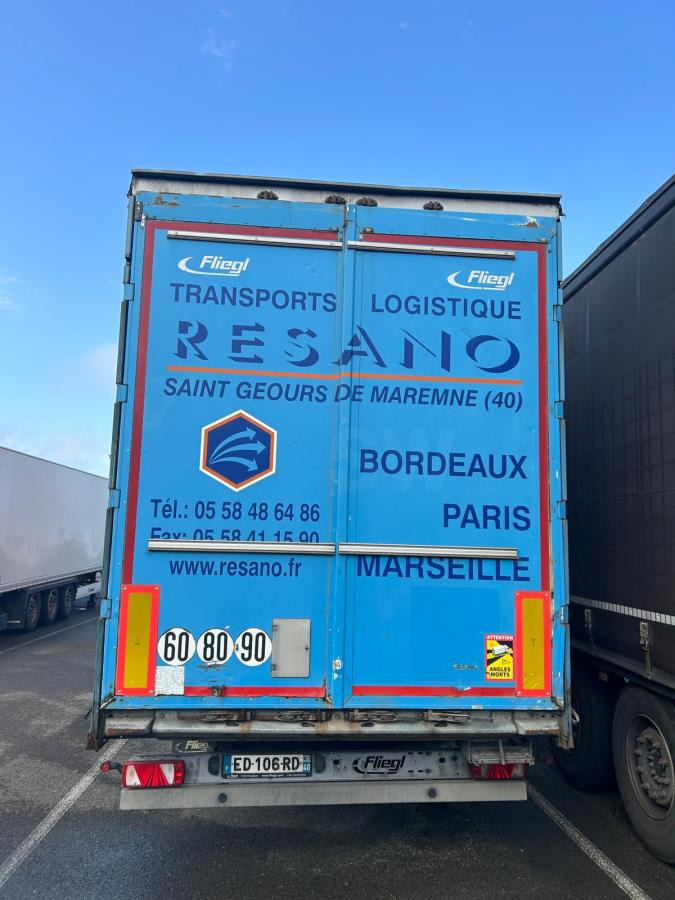 Fliegl - Semirimorchio centinato: foto 5 Fliegl - Semirimorchio centinato: foto 5