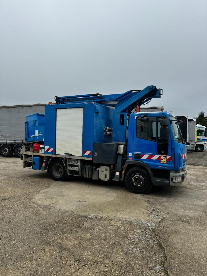 Iveco Eurocargo 100E18 - Piattaforma autocarrata: foto 4 Iveco Eurocargo 100E18 - Piattaforma autocarrata: foto 4