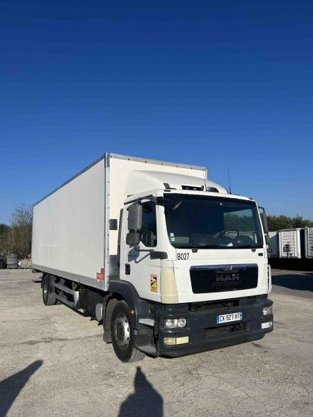 MAN TGM 18.250 - Autocarro furgonato: foto 1 MAN TGM 18.250 - Autocarro furgonato: foto 1