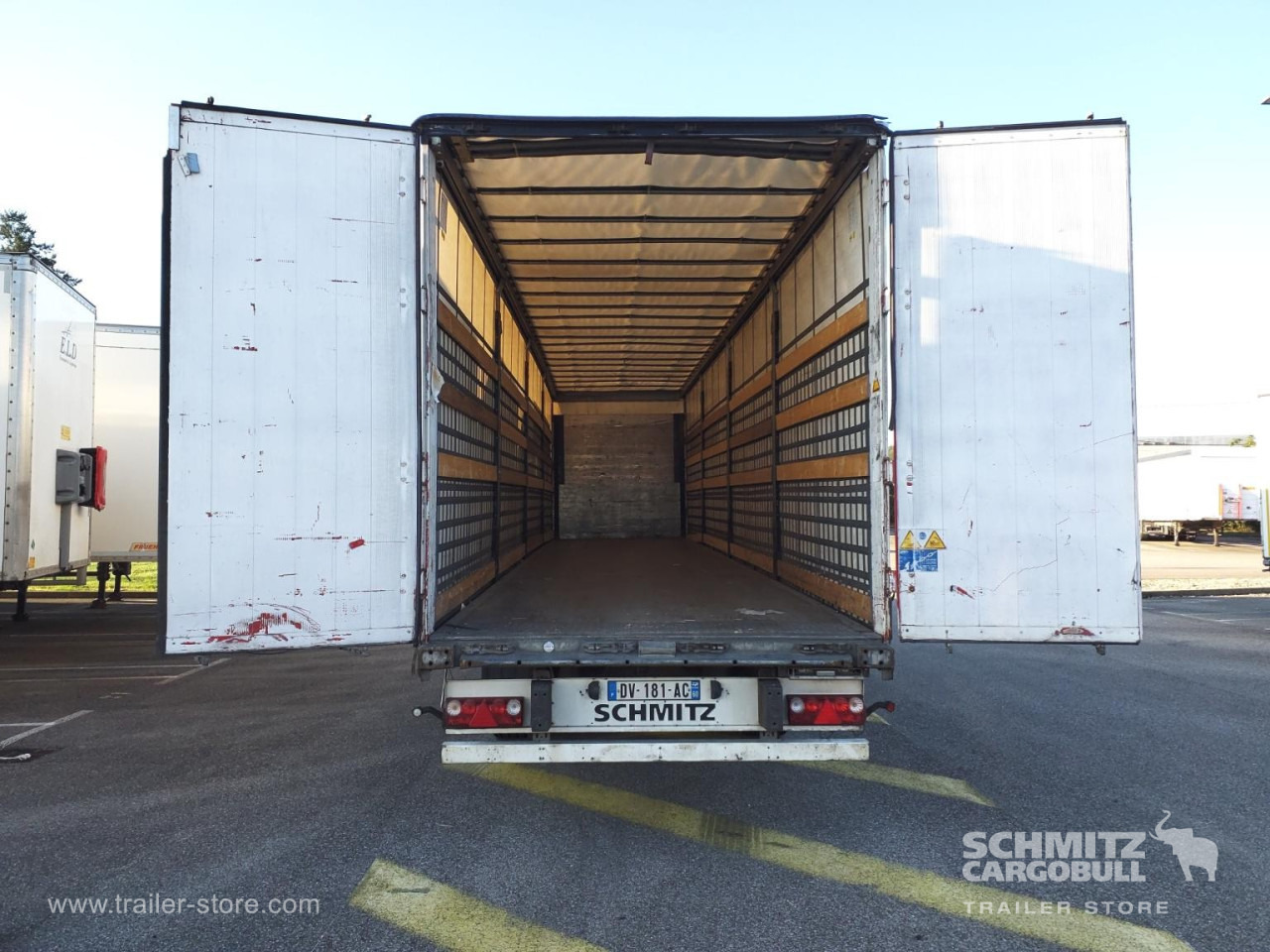 SCHMITZ Curtainsider Standard - Semirimorchio centinato: foto 4 SCHMITZ Curtainsider Standard - Semirimorchio centinato: foto 4