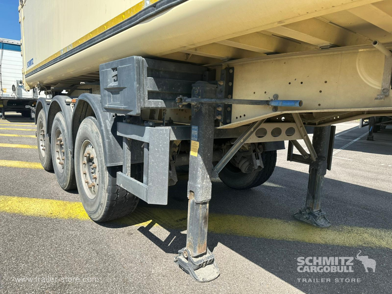 SCHMITZ Tipper Alu-square sided body 28m³ - Semirimorchio ribaltabile: foto 2 SCHMITZ Tipper Alu-square sided body 28m³ - Semirimorchio ribaltabile: foto 2