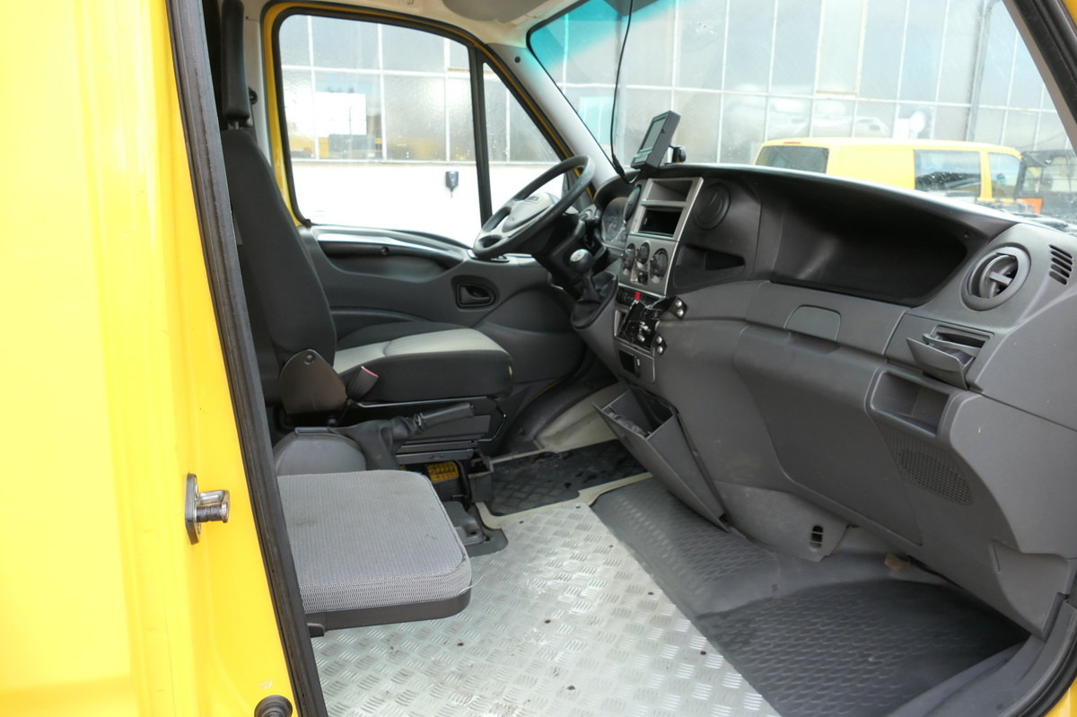 Foto d'interni 1: Furgone box IVECO Daily 35 S11 C30C AUTOMATIK KAMERA MAXI Regale D
