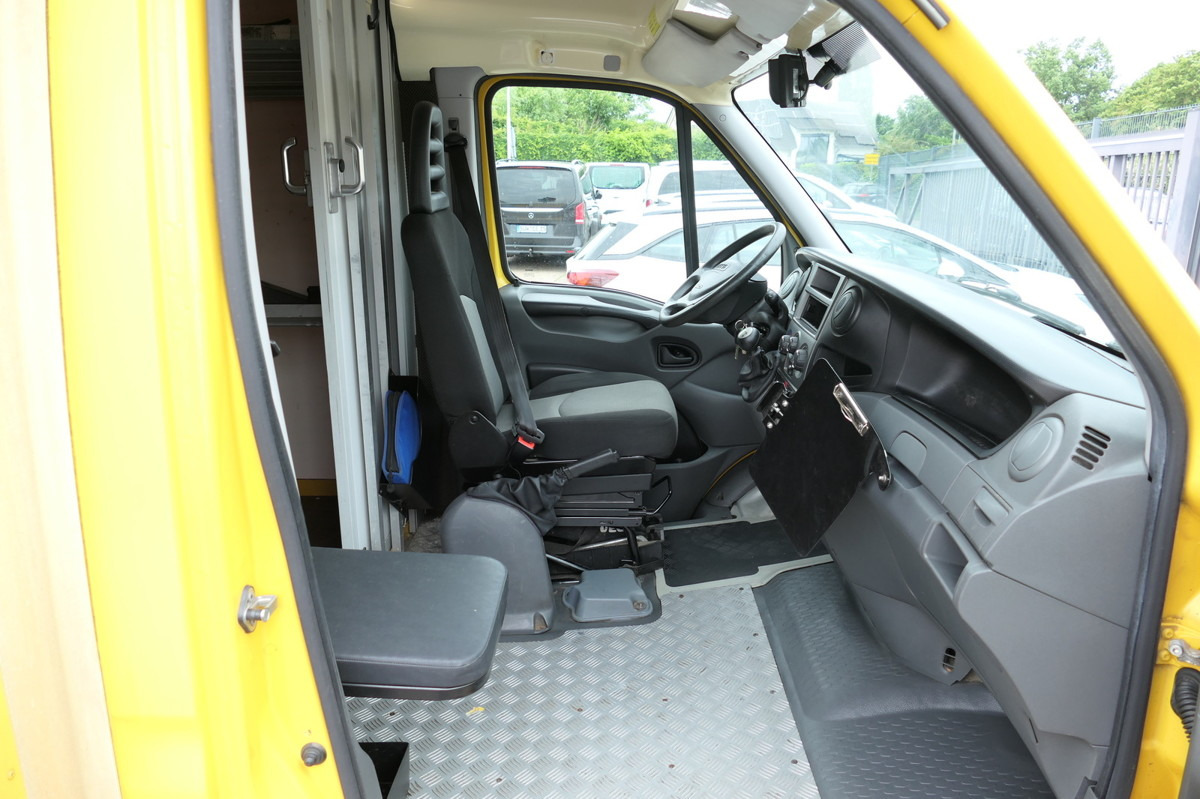 IVECO Daily 35 S11 C30C AUTOMATIK KAMERA Regale LUFT D - Furgone box: foto 5 IVECO Daily 35 S11 C30C AUTOMATIK KAMERA Regale LUFT D - Furgone box: foto 5