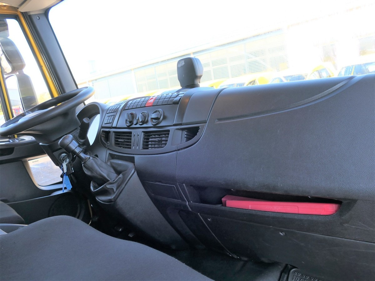 Foto d'interni 1: Camion centinato IVECO EuroCargo ML 120 E 25 EURO-6 AHK LBW 3-SITZER Co
