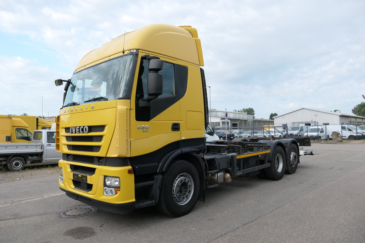 IVECO STRALIS AS 260 S42 Y/FS-CM ECO LBW AHK KLIMA INT - Autocarro portacontainer/ Caisse interchangeable: foto 1 IVECO STRALIS AS 260 S42 Y/FS-CM ECO LBW AHK KLIMA INT - Autocarro portacontainer/ Caisse interchangeable: foto 1