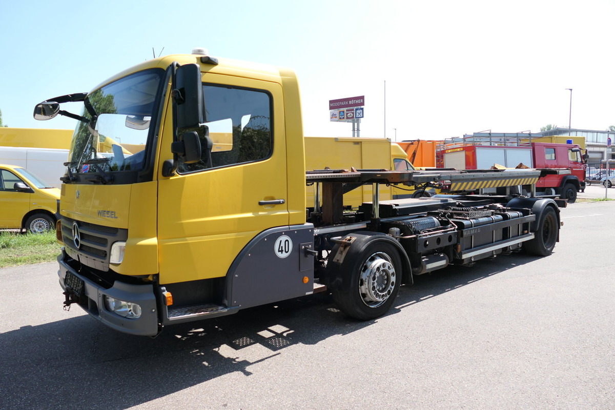 MERCEDES-BENZ KAMAG WBH 25 Wiesel Sattelkupplung Umsetzfahrz. - Autocarro portacontainer/ Caisse interchangeable: foto 3 MERCEDES-BENZ KAMAG WBH 25 Wiesel Sattelkupplung Umsetzfahrz. - Autocarro portacontainer/ Caisse interchangeable: foto 3