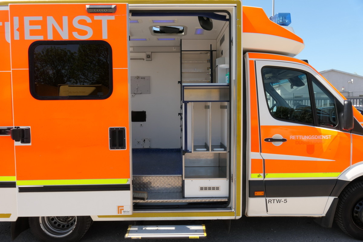 Ambulanza MERCEDES-BENZ Sprinter 519 CDI Klima Krankenwagen: foto 9