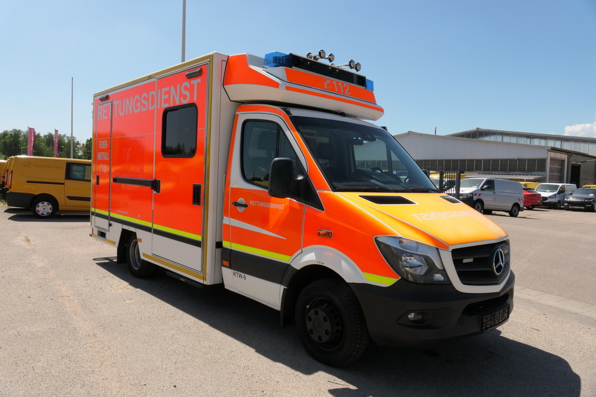 MERCEDES-BENZ Sprinter 519 CDI Klima Krankenwagen - Ambulanza: foto 1 MERCEDES-BENZ Sprinter 519 CDI Klima Krankenwagen - Ambulanza: foto 1
