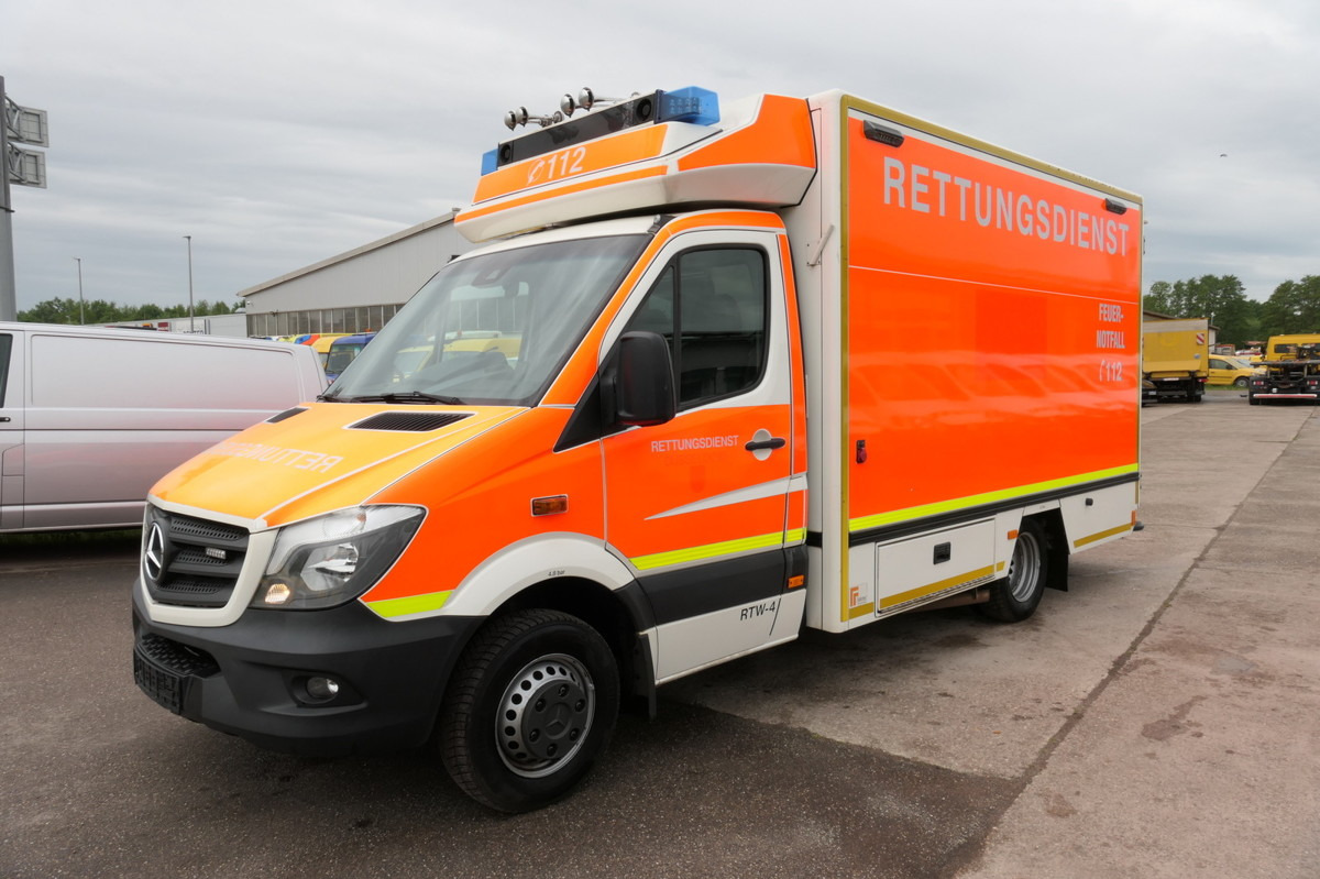 MERCEDES-BENZ Sprinter 519 CDI Klima Krankenwagen - Ambulanza: foto 1 MERCEDES-BENZ Sprinter 519 CDI Klima Krankenwagen - Ambulanza: foto 1