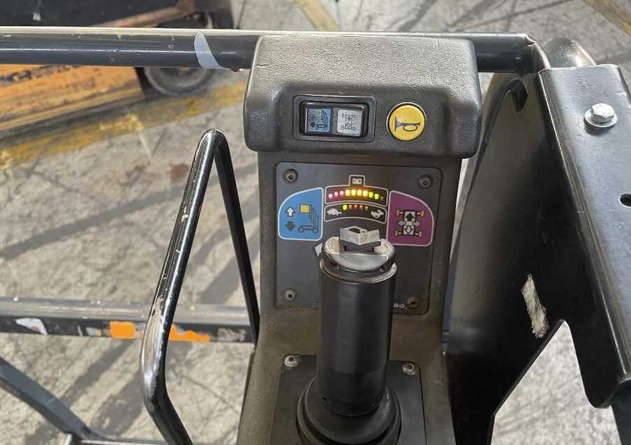 JLG 15 MVL - Piattaforma a pantografo: foto 3 JLG 15 MVL - Piattaforma a pantografo: foto 3