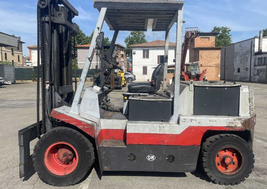 OM E 80 N - Carrello elevatore elettrico: foto 2 OM E 80 N - Carrello elevatore elettrico: foto 2