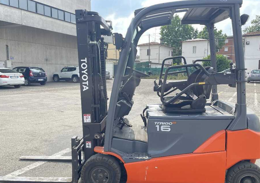 Toyota 8 FBM 16T - Carrello elevatore elettrico: foto 2 Toyota 8 FBM 16T - Carrello elevatore elettrico: foto 2