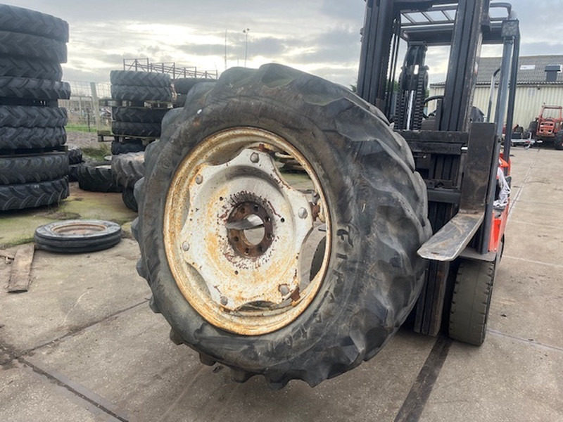 Firestone 18.4 R34 - Cerchione: foto 4 Firestone 18.4 R34 - Cerchione: foto 4
