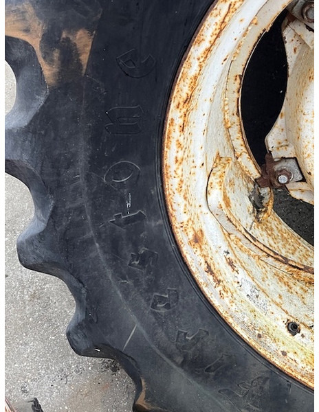 Firestone 18.4 R34 - Cerchione: foto 3 Firestone 18.4 R34 - Cerchione: foto 3