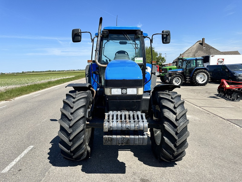 New Holland 8260 - Trattore: foto 3 New Holland 8260 - Trattore: foto 3