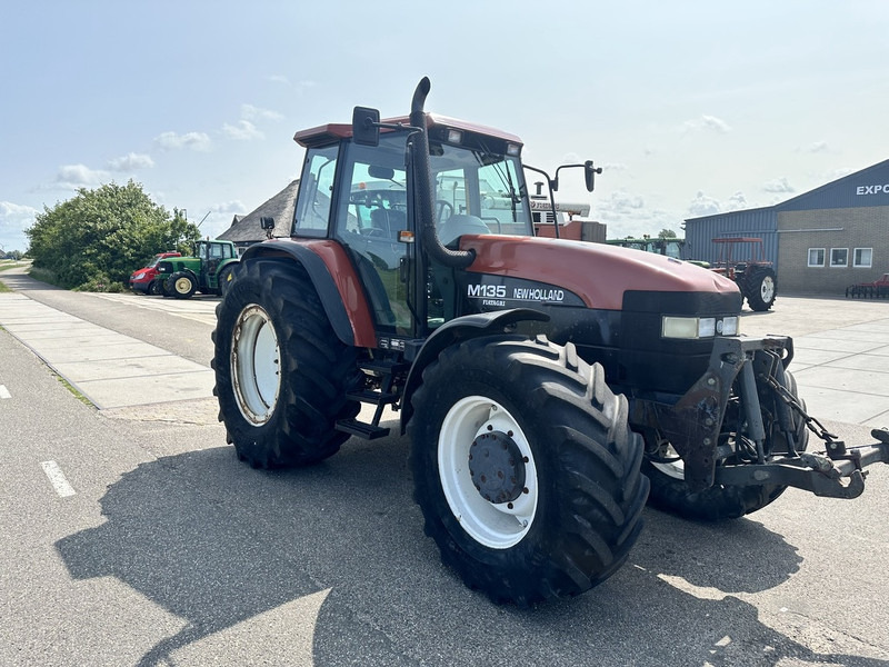 New Holland M135 - Trattore: foto 3 New Holland M135 - Trattore: foto 3