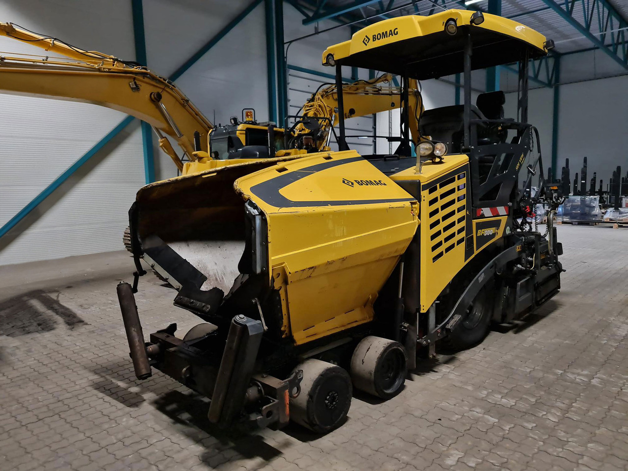 Bomag BF 300 P-2 - Finitrice: foto 1 Bomag BF 300 P-2 - Finitrice: foto 1
