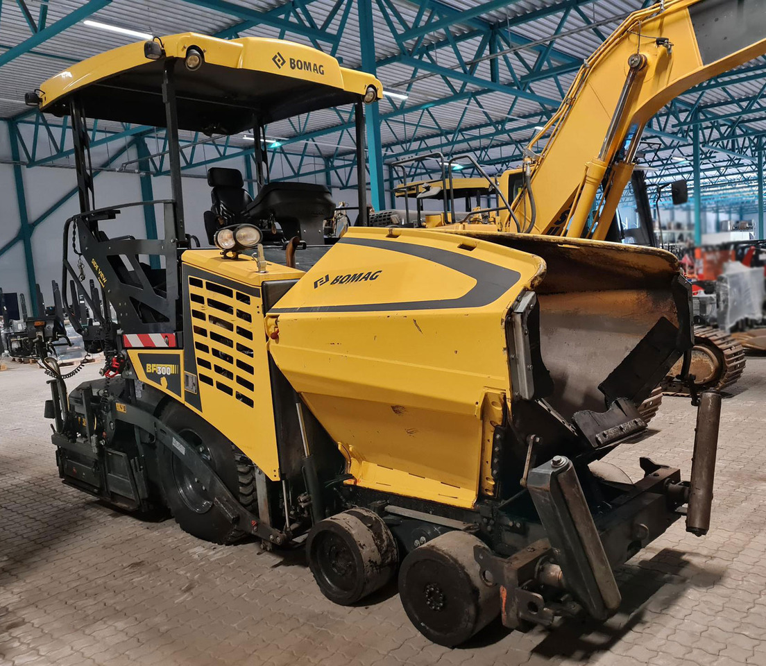 Bomag BF 300 P-2 - Finitrice: foto 3 Bomag BF 300 P-2 - Finitrice: foto 3
