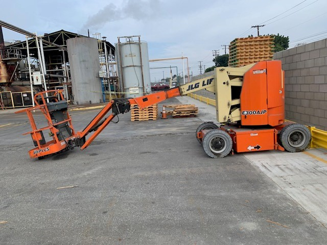 JLG E300AJP - Pala gommata telescopica: foto 1 JLG E300AJP - Pala gommata telescopica: foto 1