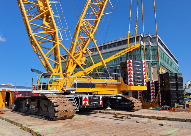 Terex Demag CC 3800-1 - Gru cingolata: foto 1 Terex Demag CC 3800-1 - Gru cingolata: foto 1